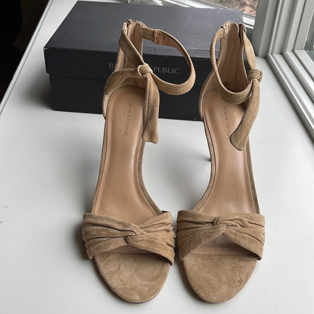 Banana Republic Suede heels